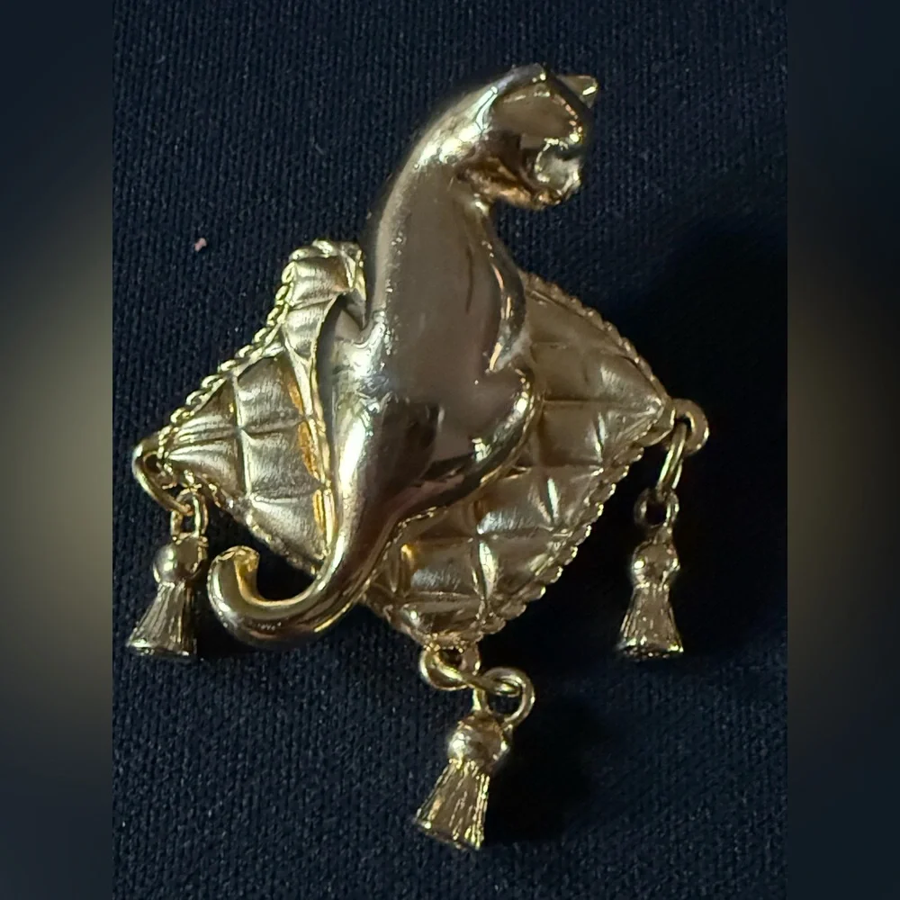 N/A elegant gold